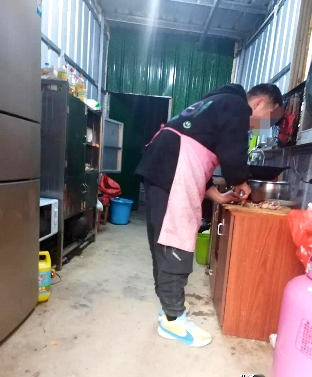 我跟你讲个事儿，最戳我的，不是他从南宁拉几大筐沃柑、土鸡土鱼到老丈人家，也不是他