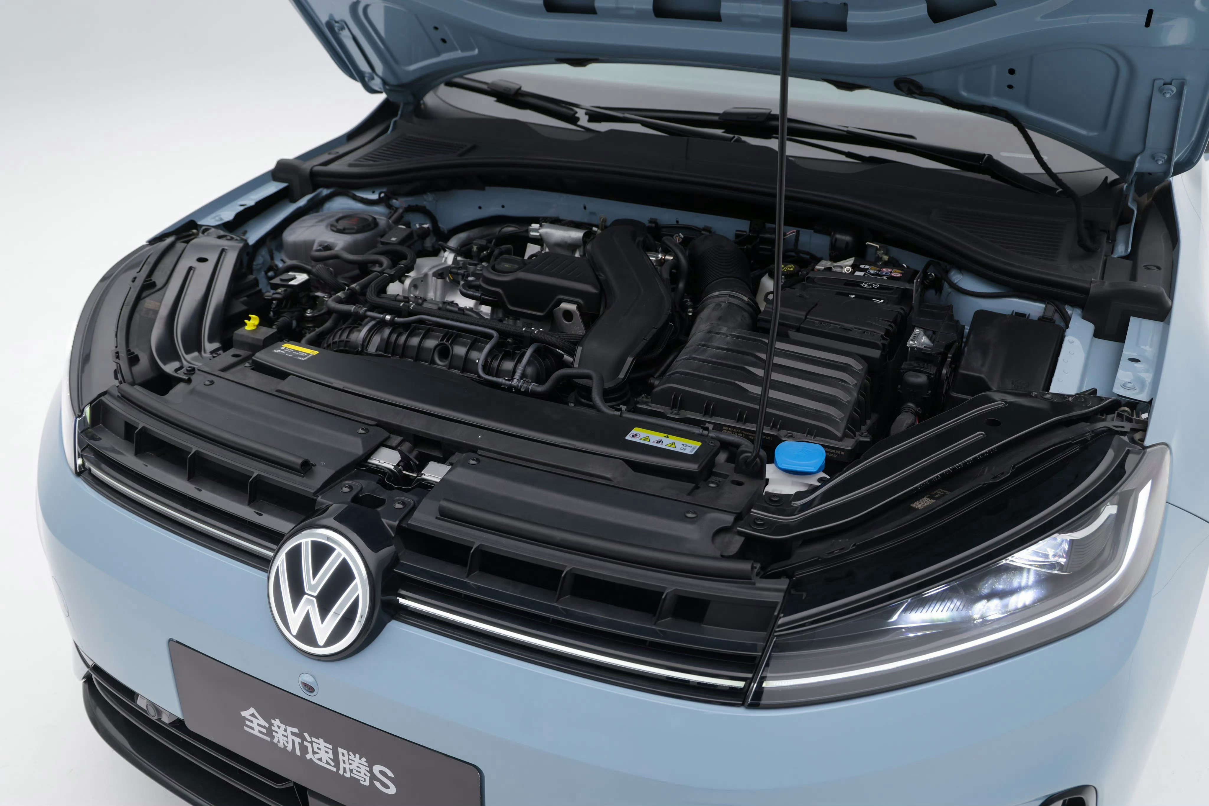 一汽大众全新速腾S正式亮相家轿圈的“常青树”速腾，20周年放大招啦！全新速腾S刚