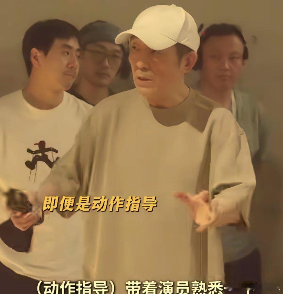 老谋子，又准备“搞事情”了！75岁的张艺谋，是真不打算歇。今年《惊蛰无声》刚拿下