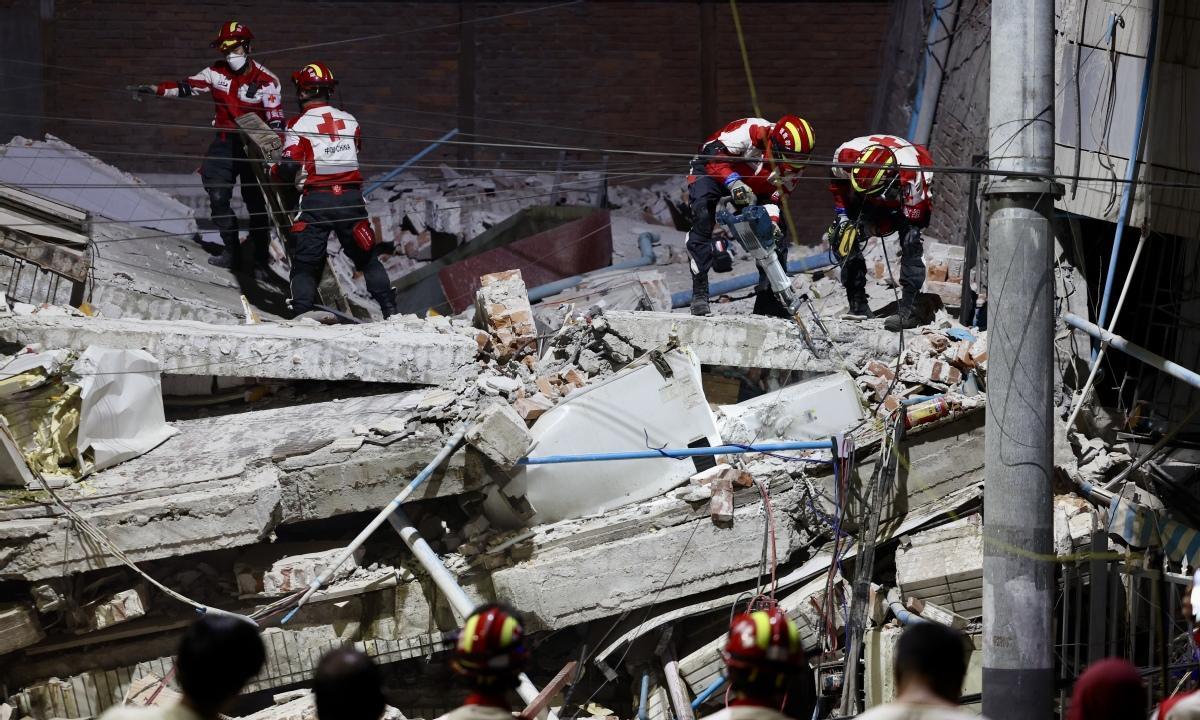 缅甸大地震之后，全世界行动最迅速、装备最齐全、救灾物资最充裕的，就是中国搜救队伍