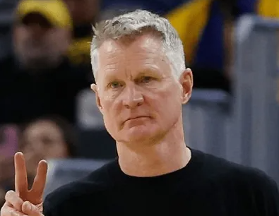 据记者报道，这可能是史蒂夫-科尔执教勇士的最后一个赛季。某记说道：“这是他合同