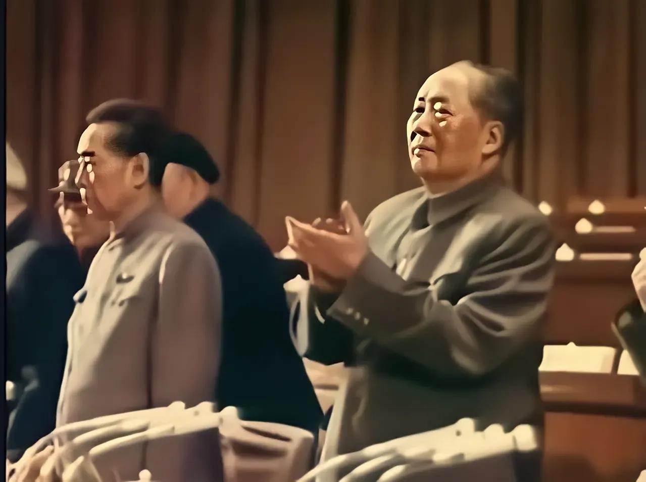 毛主席：“我们固然应该尊重过去流血的经验，但是还应该尊重自己流血的经验。”