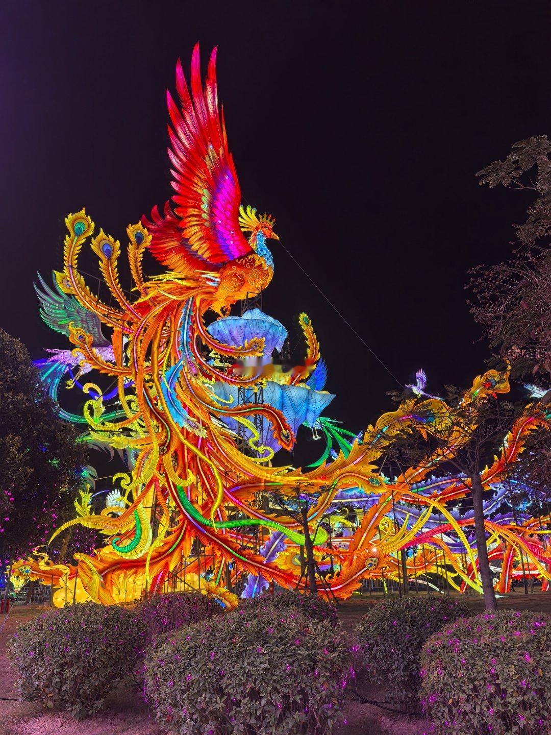 享一场盛世之耀的花灯会！一个春节，一个元宵节，是一定要赏中国的传统灯会的。厦门