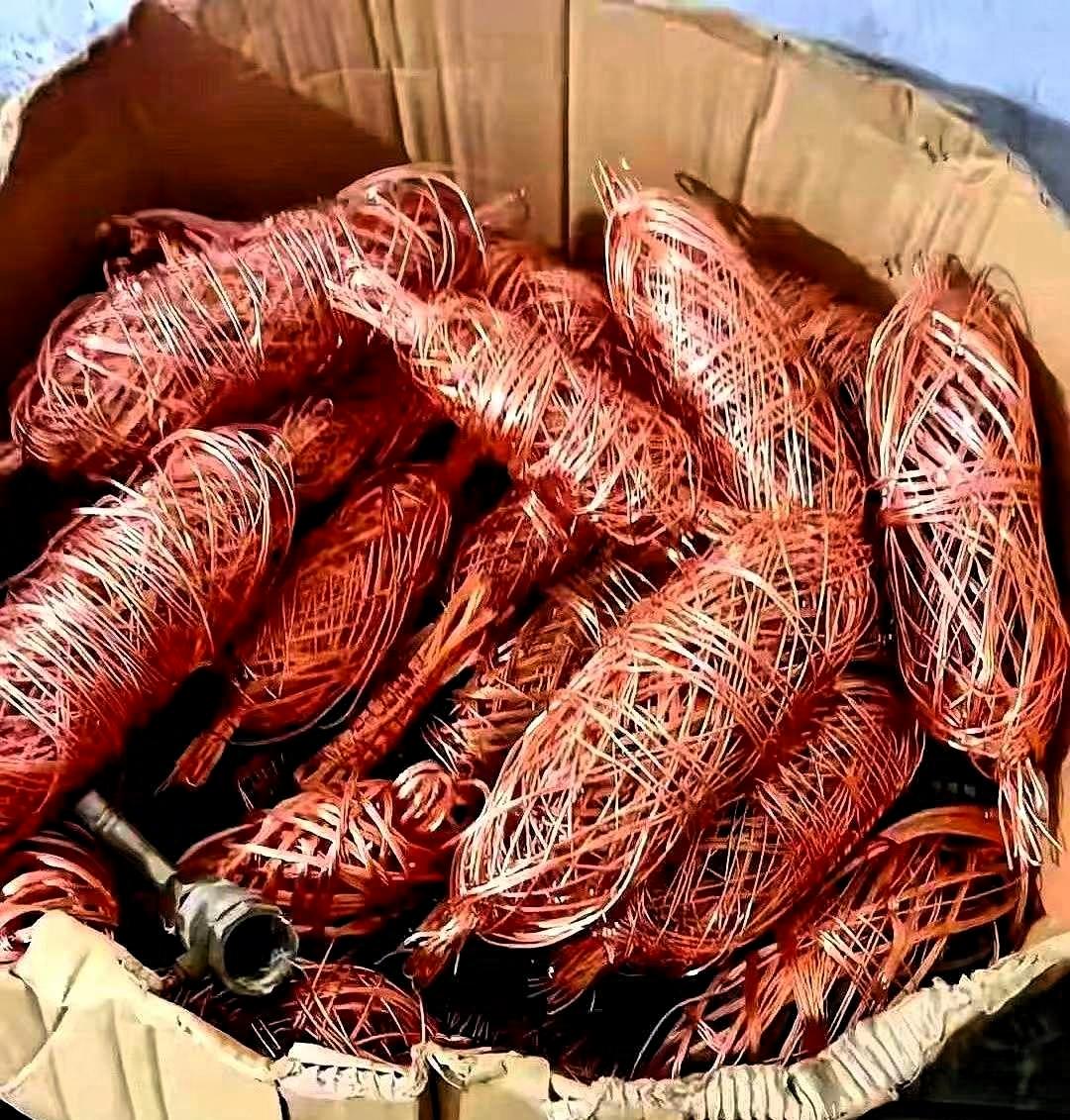 我爸攒了四年的废铜，两三百斤，昨天拿去卖，人家一口价直接把老爷子干沉默了。