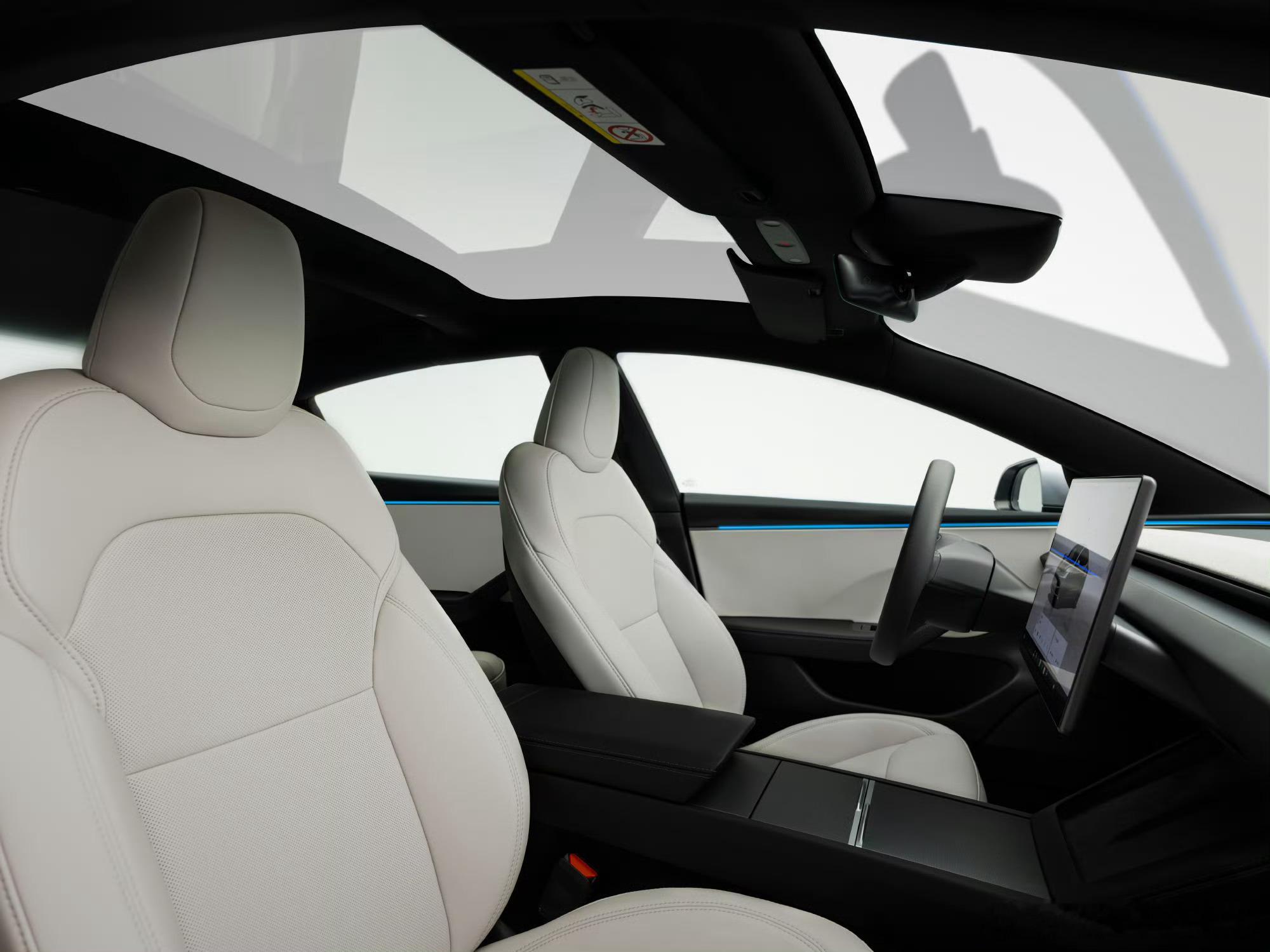 特斯拉Model3发布更新（就是一个年型）屏幕从15.4→16寸内饰增加了一个新