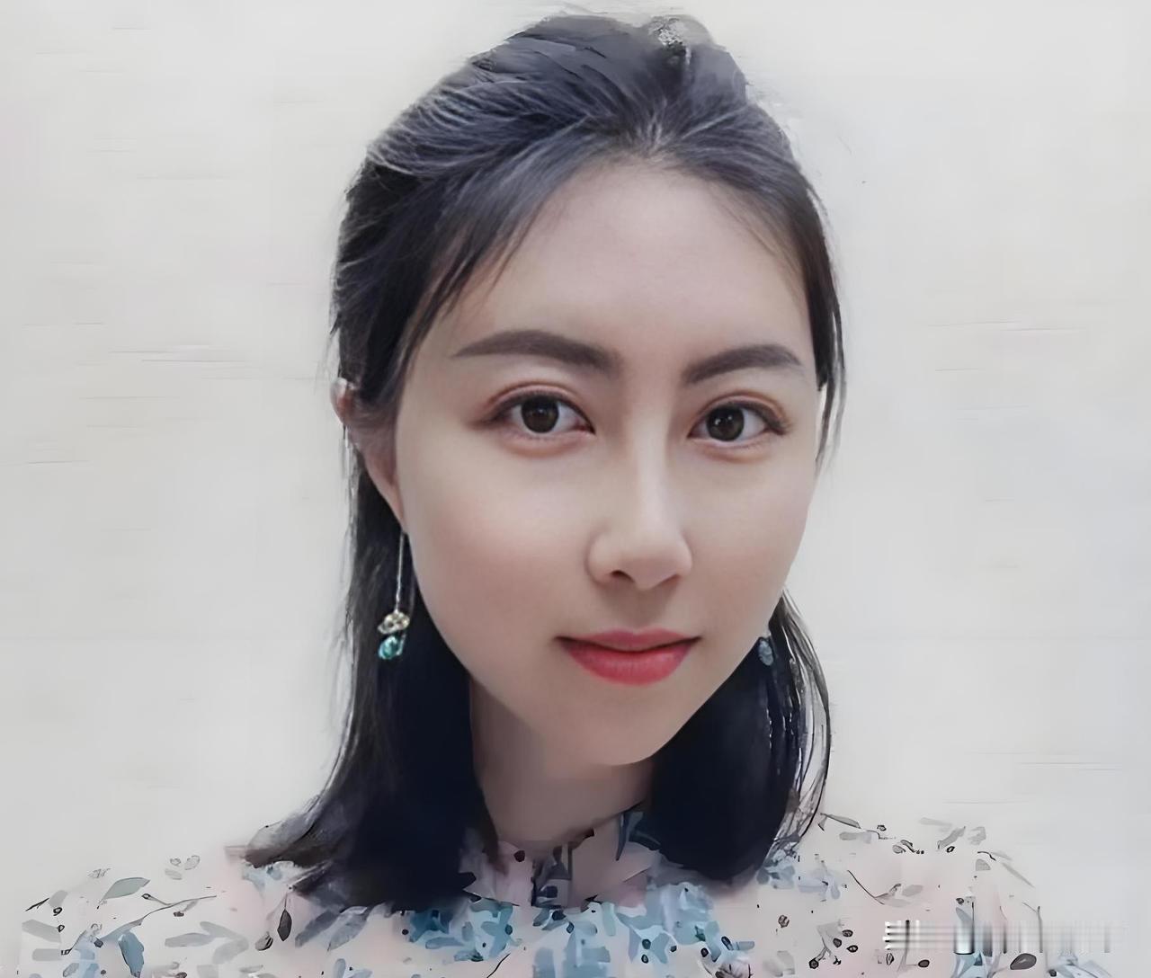 贾浅浅的处理结果出来了，可全网揪着的两个核心疑问，至今没个准信。当年她考西