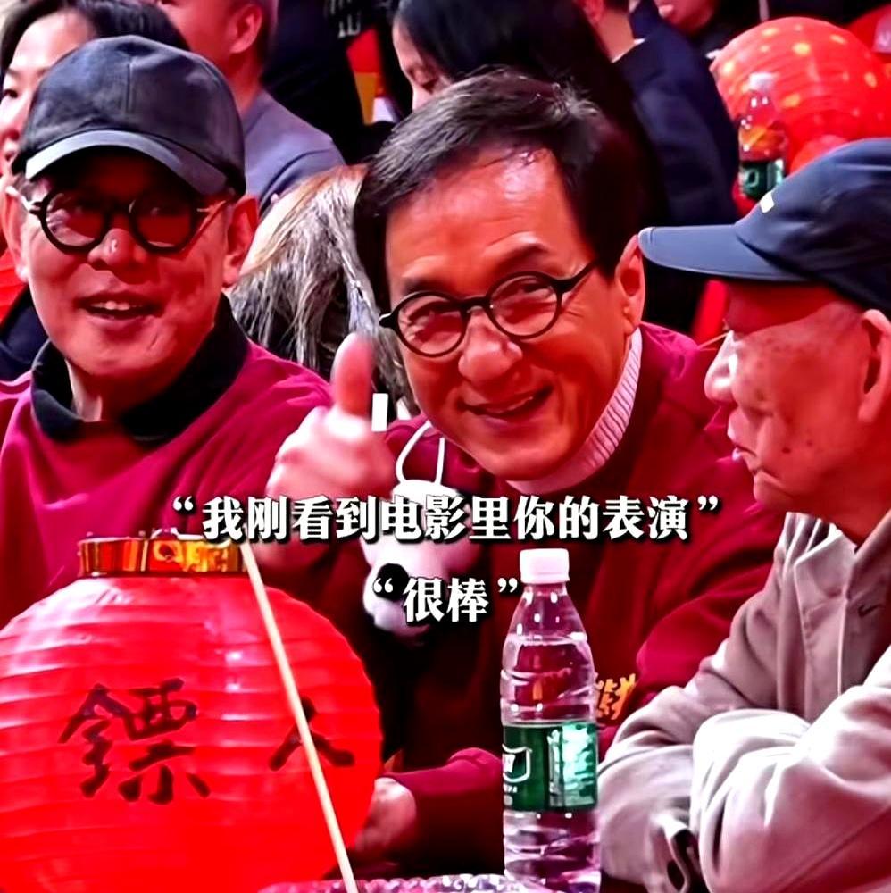 盯着李连杰和成龙谁的片酬数字大，其实是对商业逻辑最浅薄的误解。李连杰是影坛