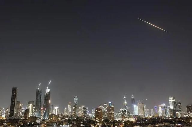 伊朗革命卫队与黎巴嫩真主党展开联合一体化行动，发射多款导弹和无人机，时间持续5小