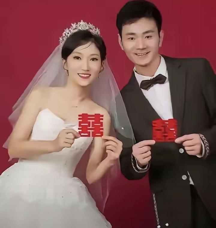 厉怀远的妻子林丽终于冷静下来了，在直播里公开道歉认错，可以说相当明智，也让不少网