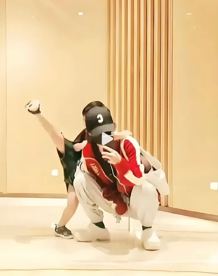 赵丽颖再次恳求媒体不要把镜头对准孩子！