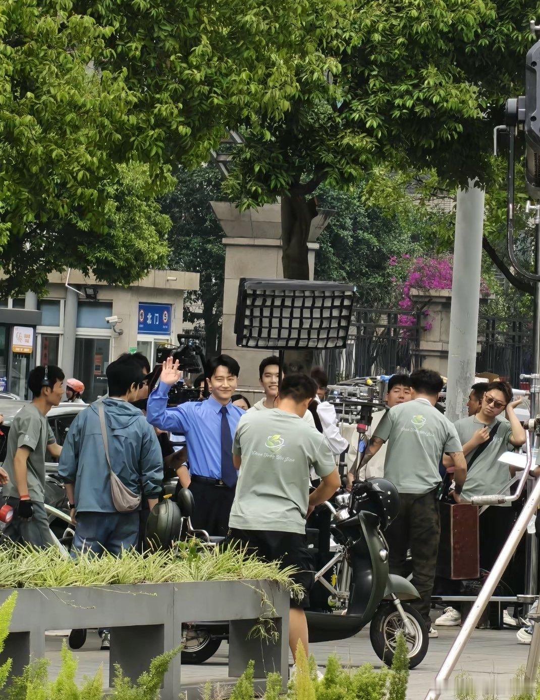 谁教黄轩这么打招呼的