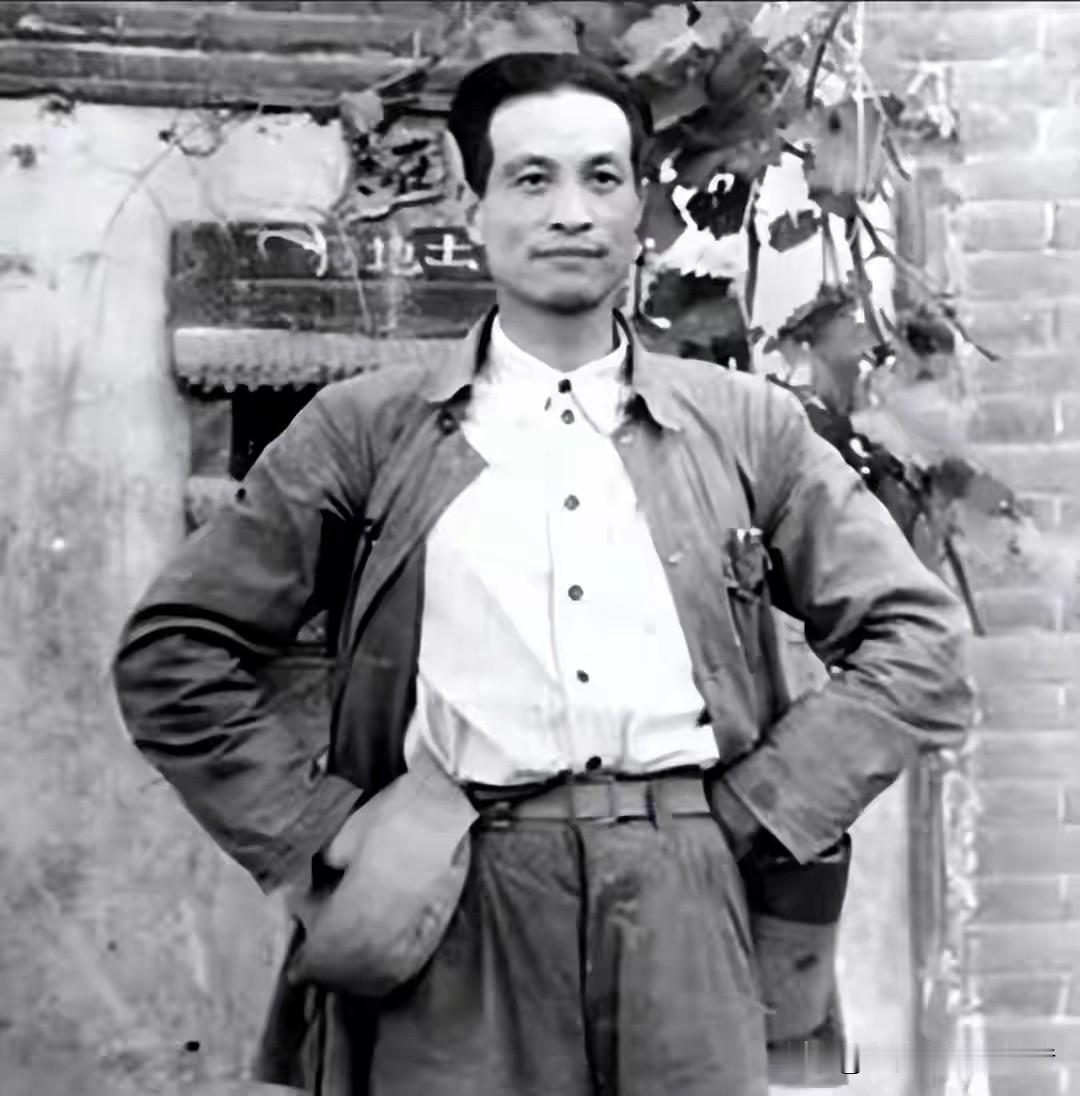1930年快到年根儿的时候，江西宁都小布镇一间破祠堂里，毛泽东正对着地图发愁。红
