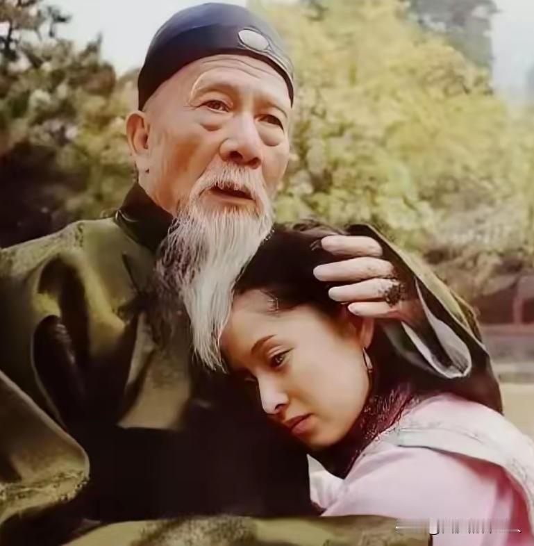 1881年，71岁的左宗棠娶了17岁的章怡为妾。洞房花烛夜，章怡解开衣扣，脱下衣