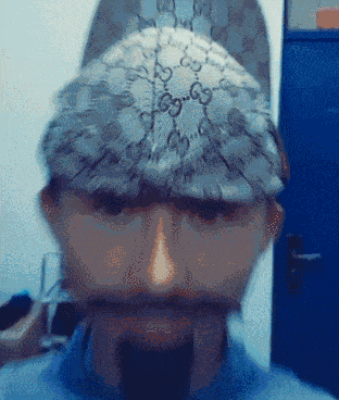爆笑GIF: 就算有满满一嘴的胡子渣, 也挡不住你绝美的容颜!