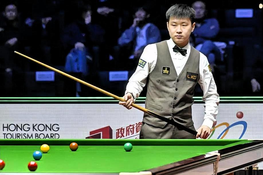 如何评价赵心童的斯诺克风格赵心童的斯诺克风格，是极致进攻+闪电节奏+顶级长台的“