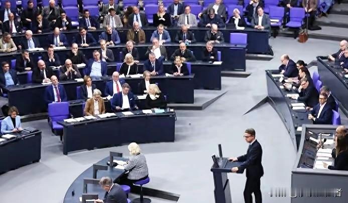 欧盟大分裂！一记响亮的耳光打在冯德莱恩脸上！德国议会用一场压倒性投票，彻底否