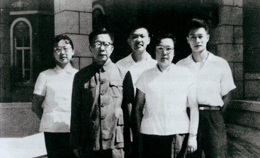 1987年江西大学老师看到烈士悼文后，致信副总理：我母亲是您女儿这位老师名