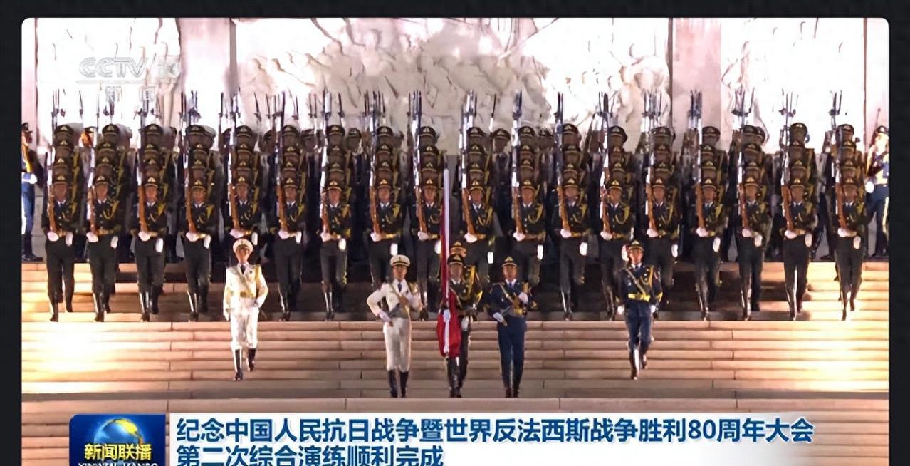 中国93大阅兵演练曝光，美国破防了，美国阅兵像是战俘游行中国只是公布了93大阅