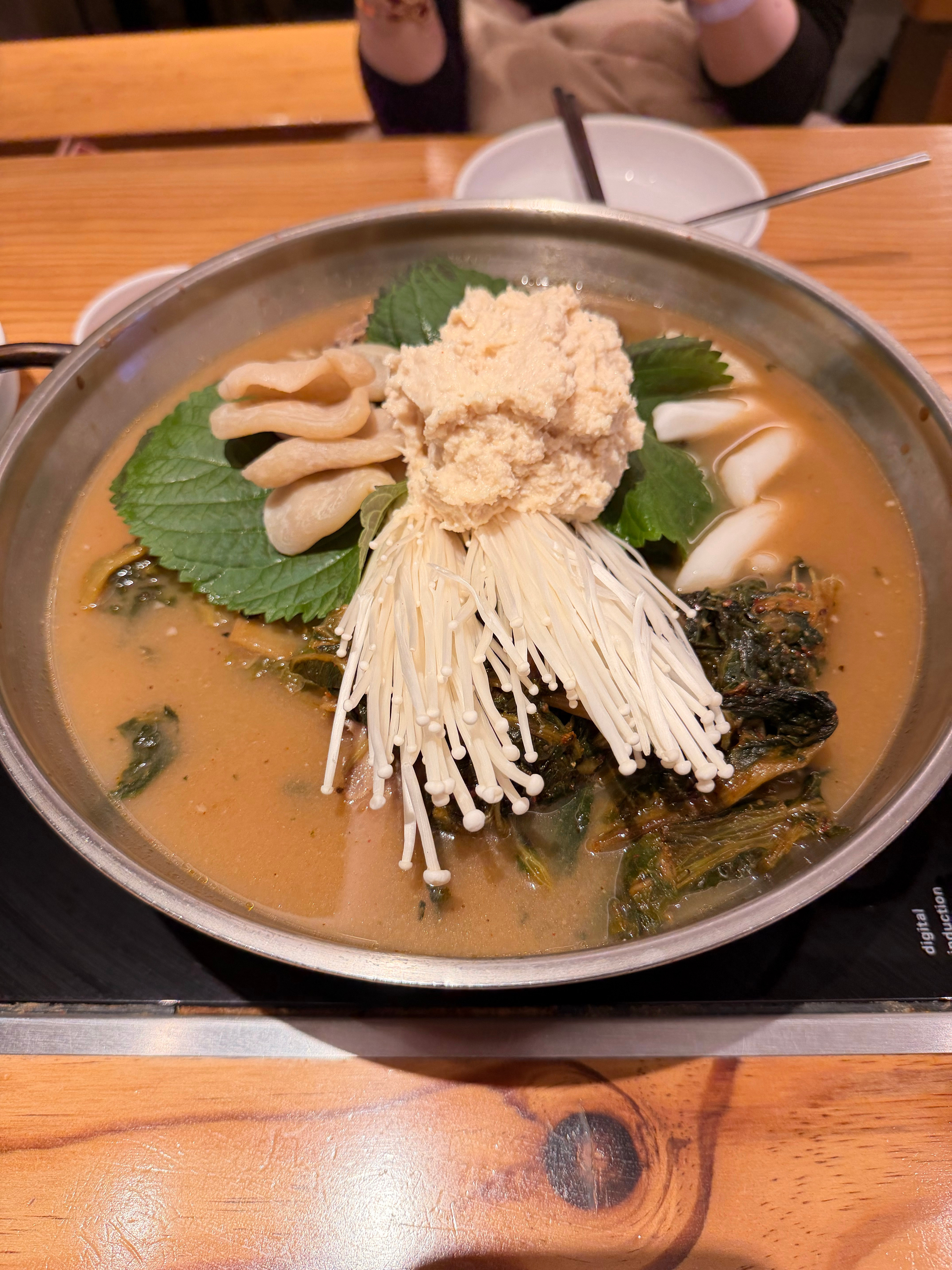 半夜下楼吃的豆渣排骨锅太干了！！！这个天气