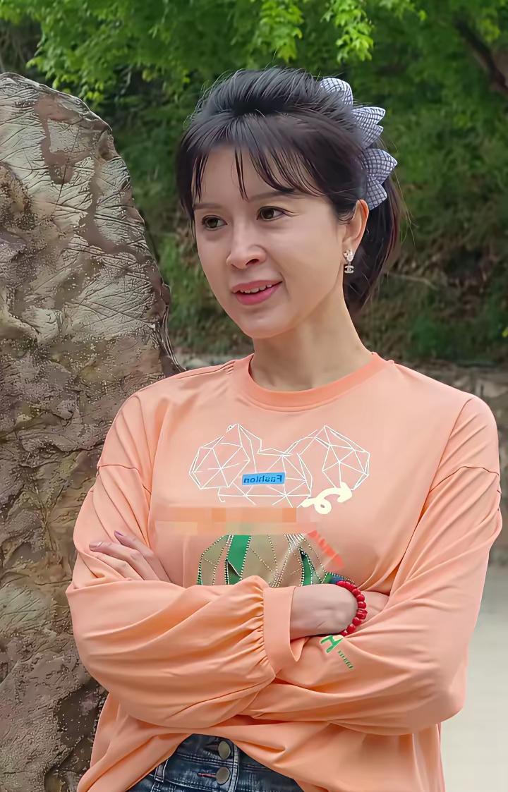天呐，这真的是金巧巧吗？怎么变成这样了？不说名字，根本认不出来。当年的孔雀公主多