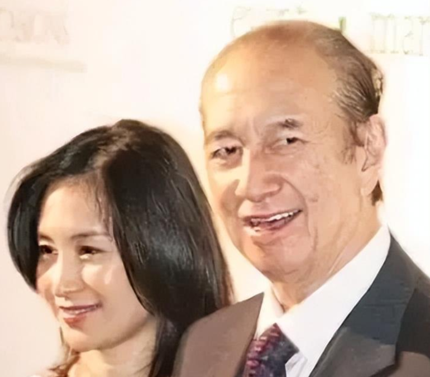2012年，刚出狱的崩牙驹身无分文，他找曾经的小弟洗米华求助，洗米华甩出3000