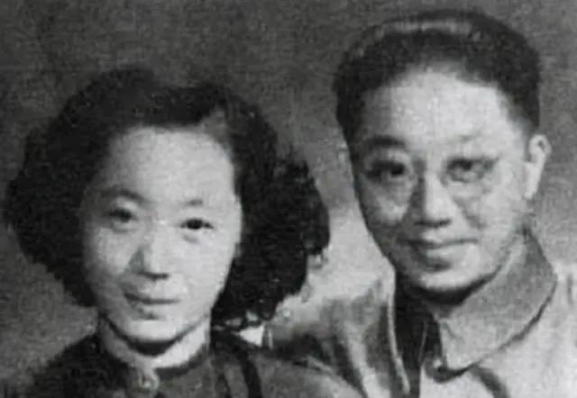 1967年，一个妇人孤零零死在了医院，没人认领遗体。几天后，一位老熟人匆匆赶来，