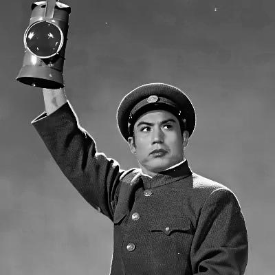 1977年，演红《红灯记》李玉和的钱浩梁，刚坐热文化部副部长的椅子，转眼就被撤了