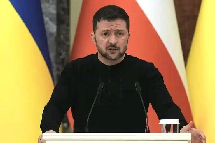 12月10日，《泰晤士报》发文:“泽连斯基与美欧斡旋期间，公开拒绝以土地换和平，