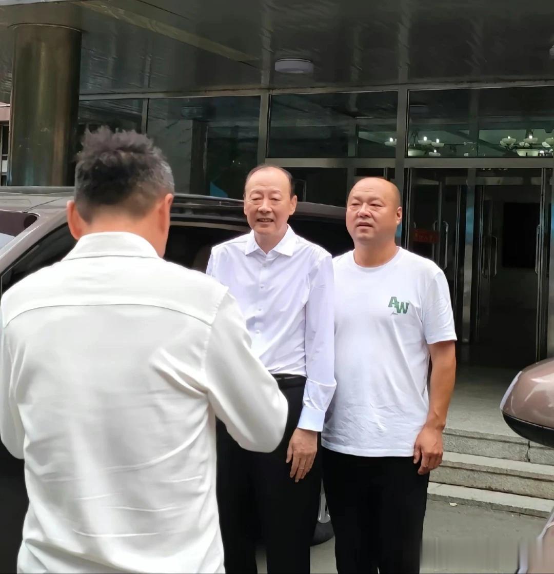 不知道他的真名，但全国都有名的演员