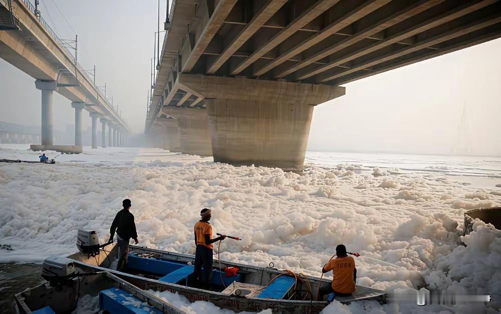 有人说环境污染是经济发展的一个必然代价，但是看看印度，好像这句话又不怎么准确了