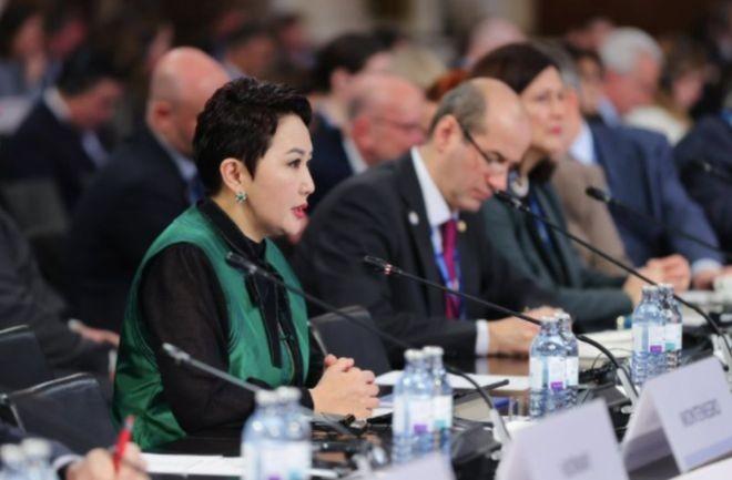 蒙古国这名女外长巴特策策格是不是长期喝马奶酒，把脑子烧坏了？不然怎么会不自量力，