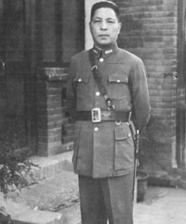 1927年8月，蒋鼎文升任浙东警备司令兼宁波公安局长，在宁波期间，他本性暴露，狂