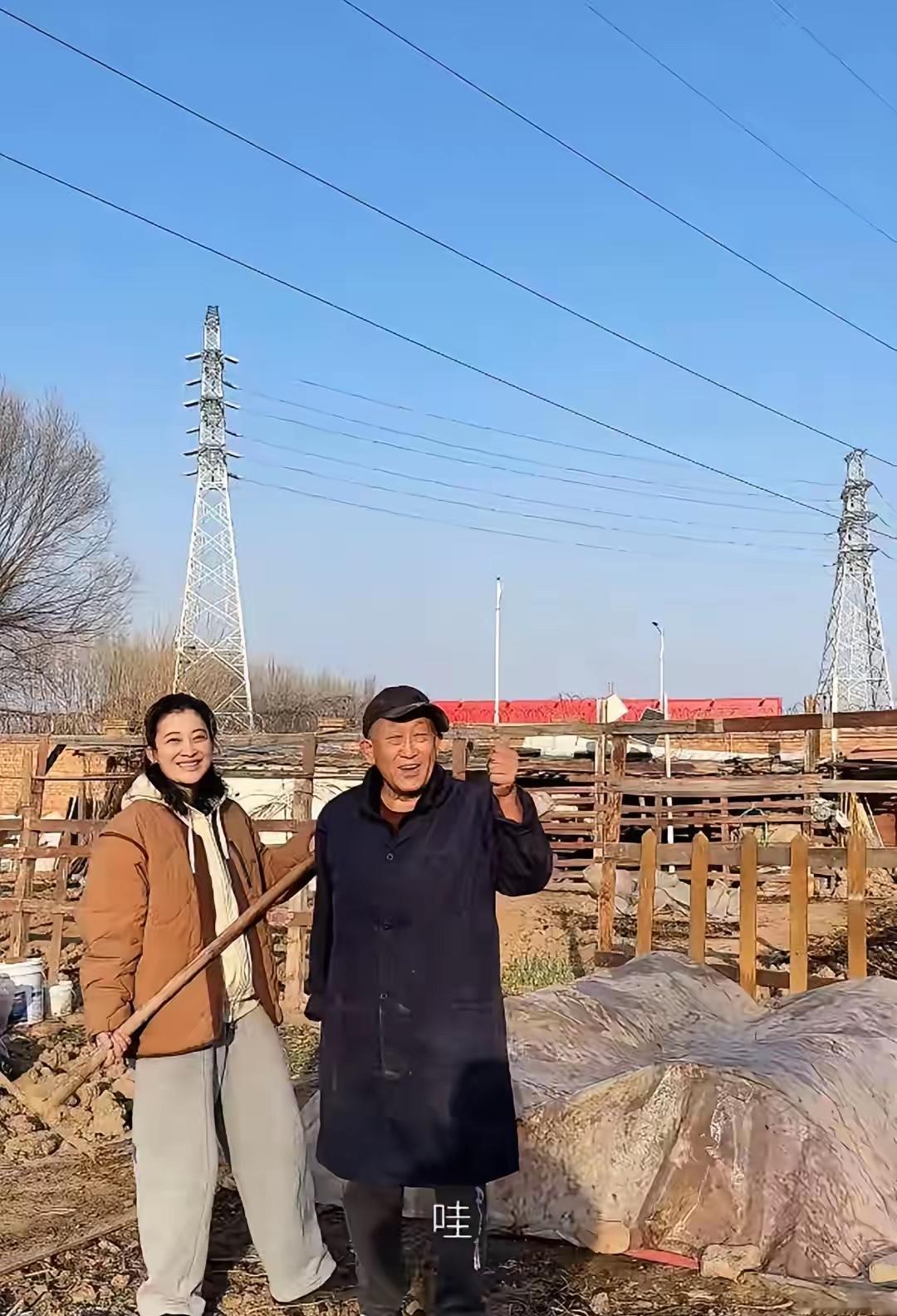 明星住别墅不稀奇，但能让73岁的公公在院子里开出一亩菜地，才是真正的江湖地位。