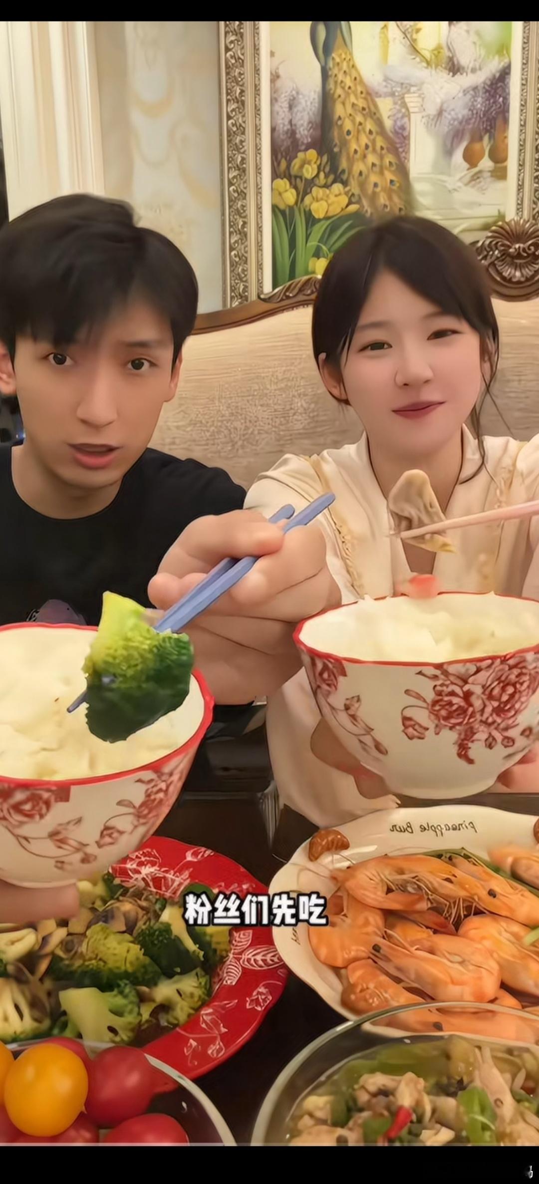 黄一鸣的男朋友小虞真不错，他有着一手好厨艺。今天，小虞老师下厨房，他要亲自动手