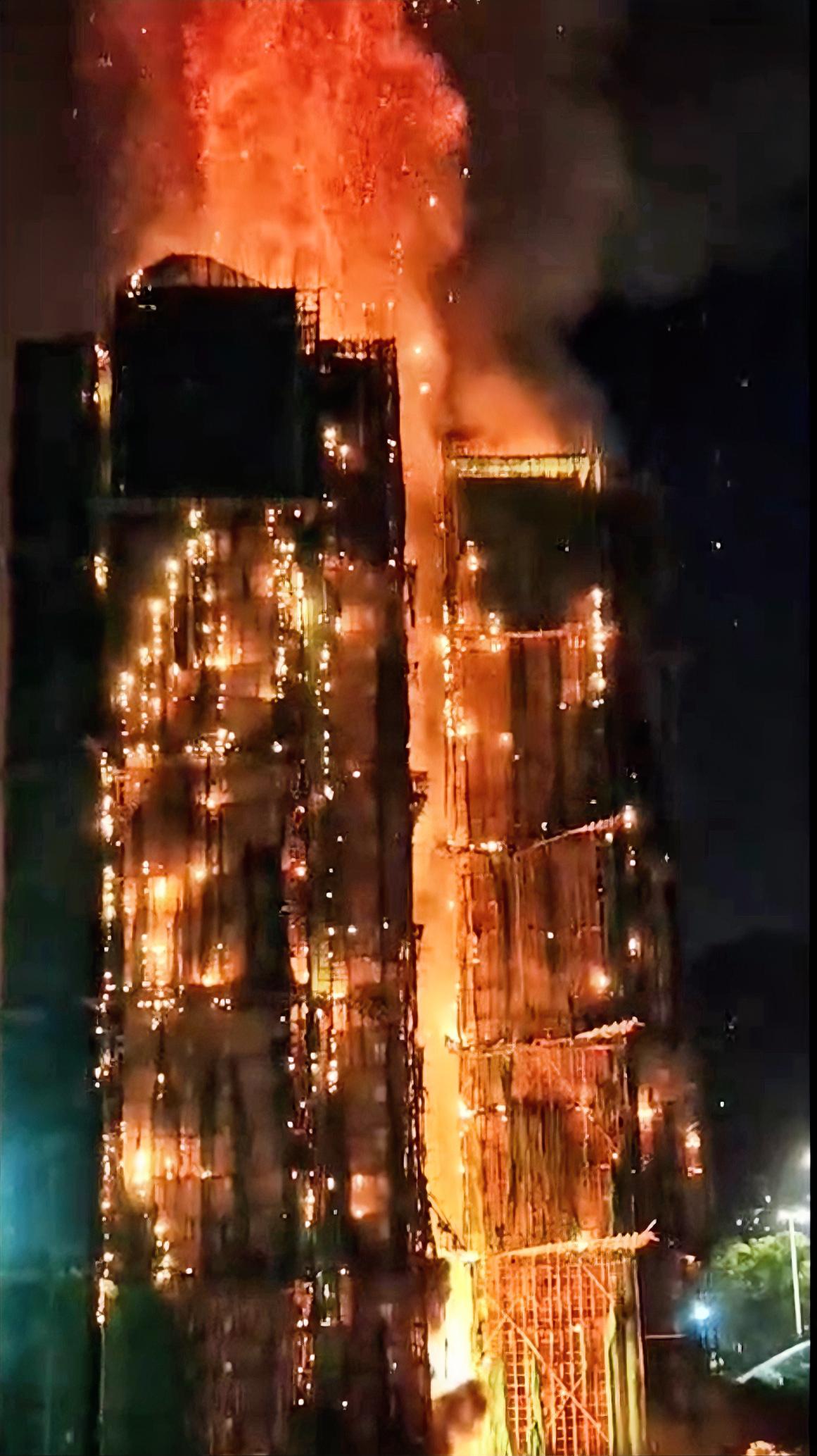 香港大埔宏福苑火灾已致14人遇难，屋苑进行维修外围竹子搭架起火致使大楼燃烧。