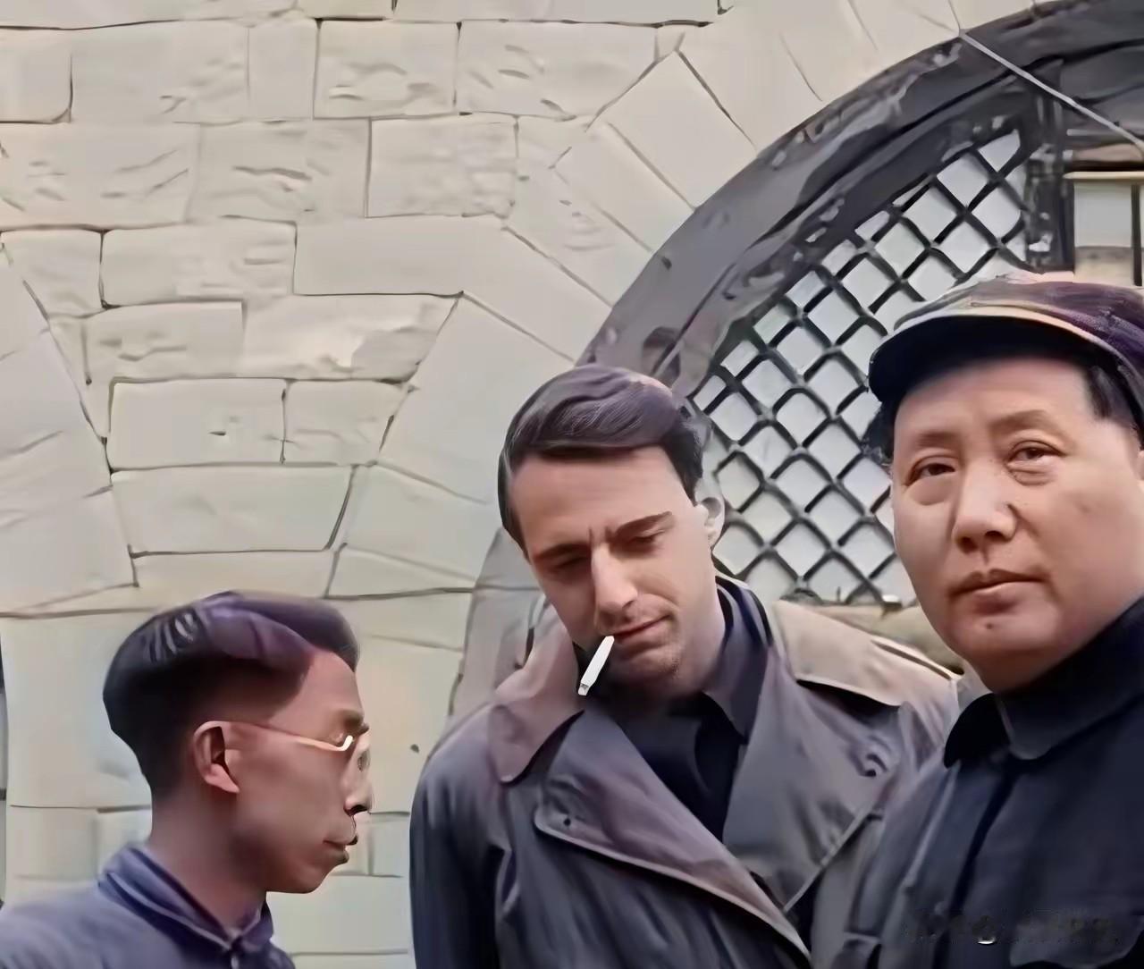我最佩服毛泽东的一点是：他永远站在战略层面，而他下面的将领，如黄克诚、粟裕等，都