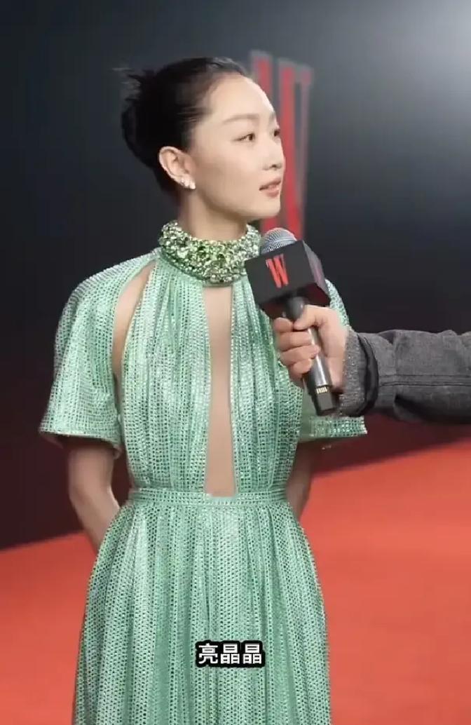 讨厌周冬雨，可能因为你还没看懂她。她拿下三金影后，转头在《燃冬》里被骂“刻