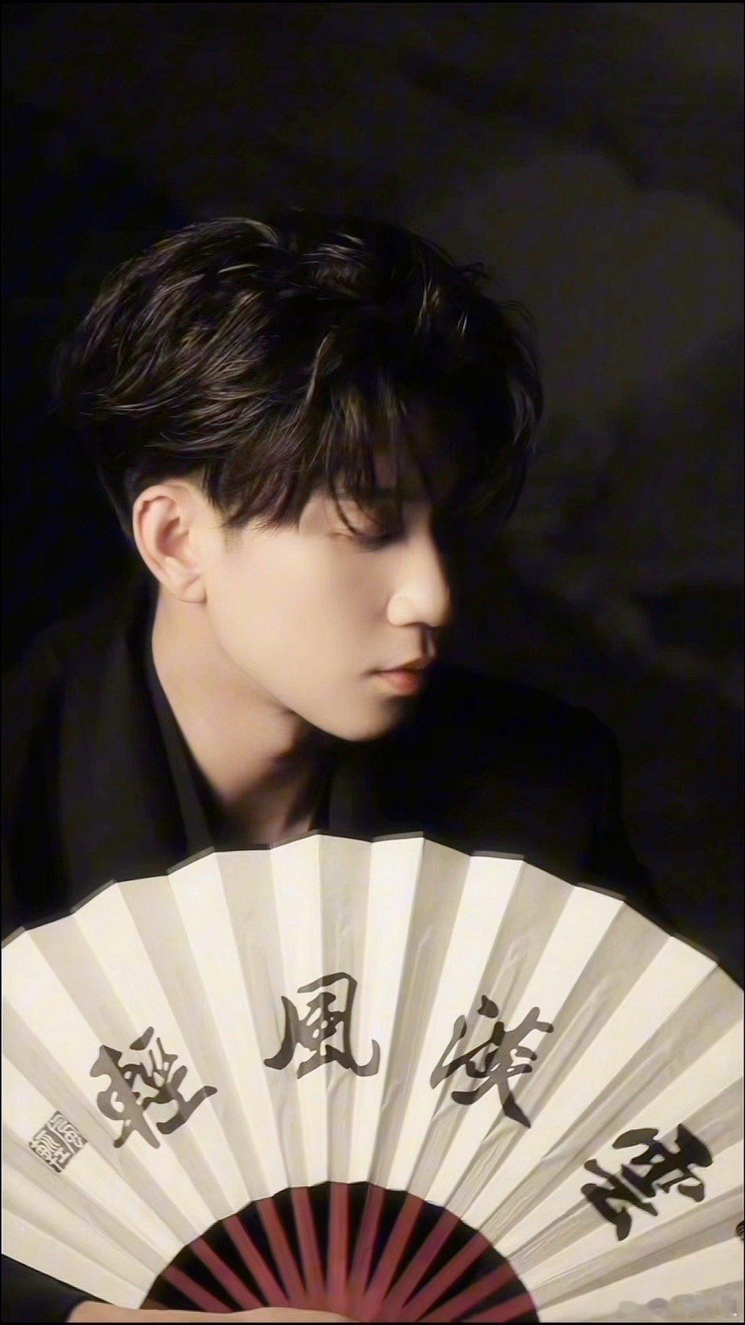 国风王子奇好权威这份国风气质太难得，王子奇没有刻意模仿古人的形，却抓住了那份“