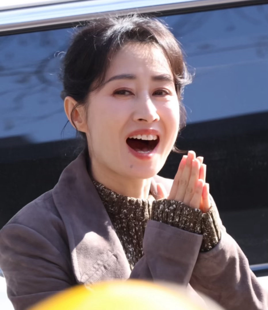 气得想把刘敏涛的痣抠下来每次看到柏庶回家，我都替她紧张。那种无处可逃的感觉，刘