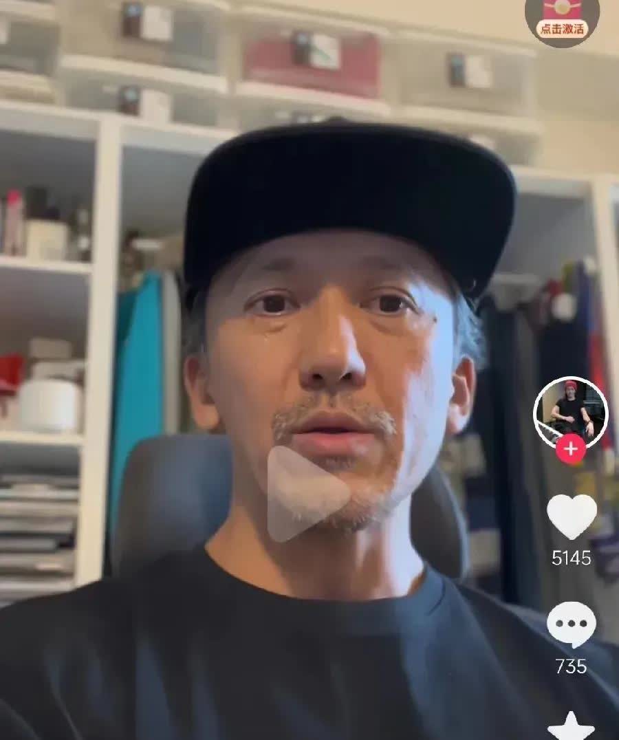 陈熙推开病房门时陈彼得躺在成都的病床上，眼睛费力地睁开一条缝。儿子陈