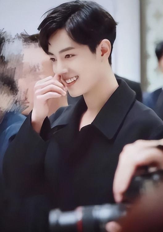 现在的网友真是把心操得稀碎，说肖战明明才34岁，正是谈恋爱的好年纪，怎么连一个绯