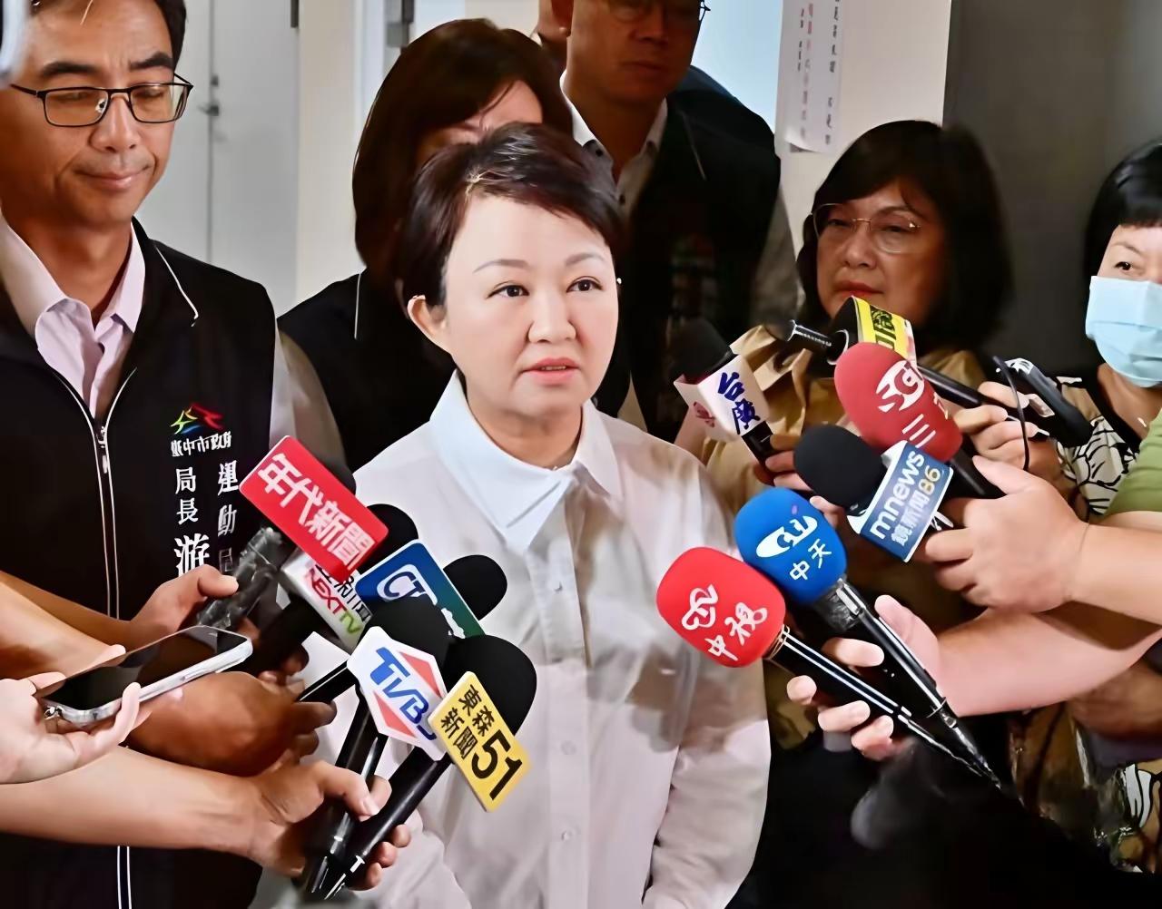 卢秀燕也太会演了吧！台空军一架教练机在常规训练中出事，死了两位中校级别的飞行员，