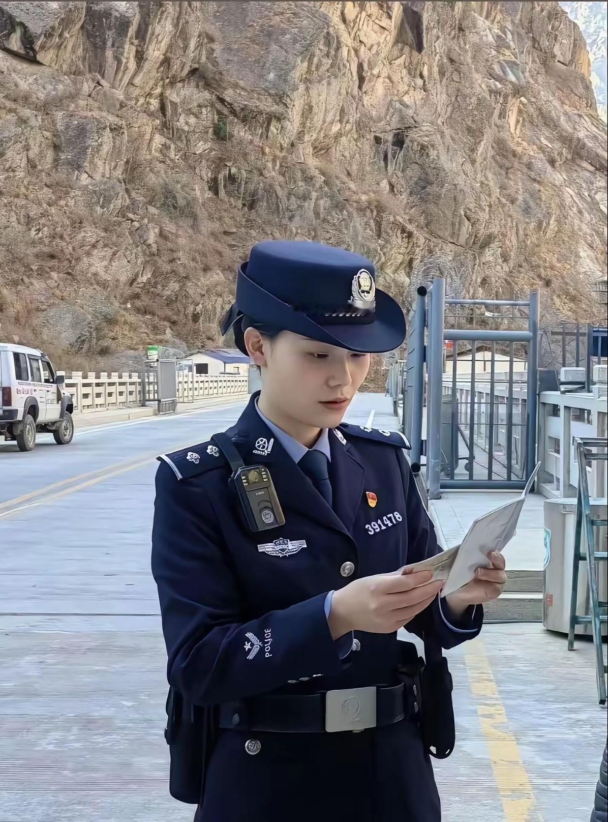 32岁的文燕是家中的独生女，泥石流发生之后失去了联系，父亲很焦急。他说只要女儿能