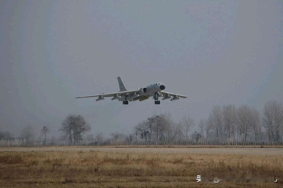 19年前的今天，轰6K在陕西阎良成功首飞，谁能想到这款在老轰6基础上改出来的战机