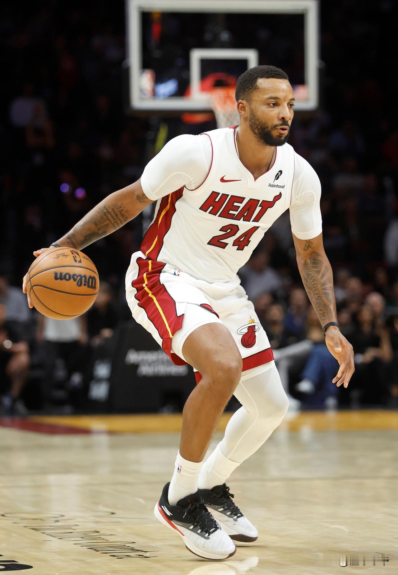 在热火场均24.5分，快船怎么会交易鲍威尔呢？今年夏天，快船用场均21.8分