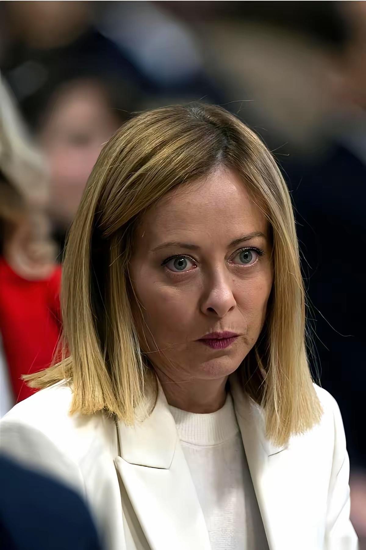 意大利女总理梅洛尼，最近干的事，一件比一件狠。美国想用意大利的军事基地打中东