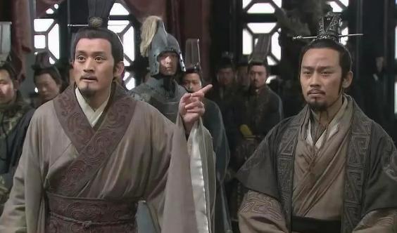 苏秦被刺客暗杀,奄奄一息。齐王握着他的手询问:“你还有什么遗言尽管说出来,能做到