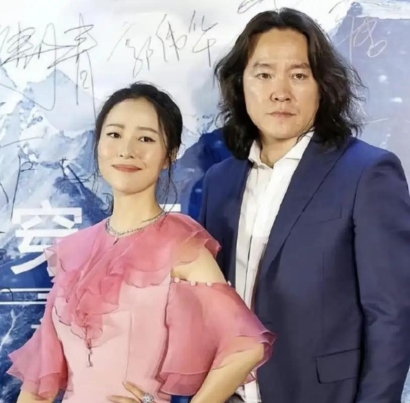 “刚走红毯就离婚！”江一燕在浪姐收官舞台宣布离婚，4月才与老公赵汉唐同框亮相，发