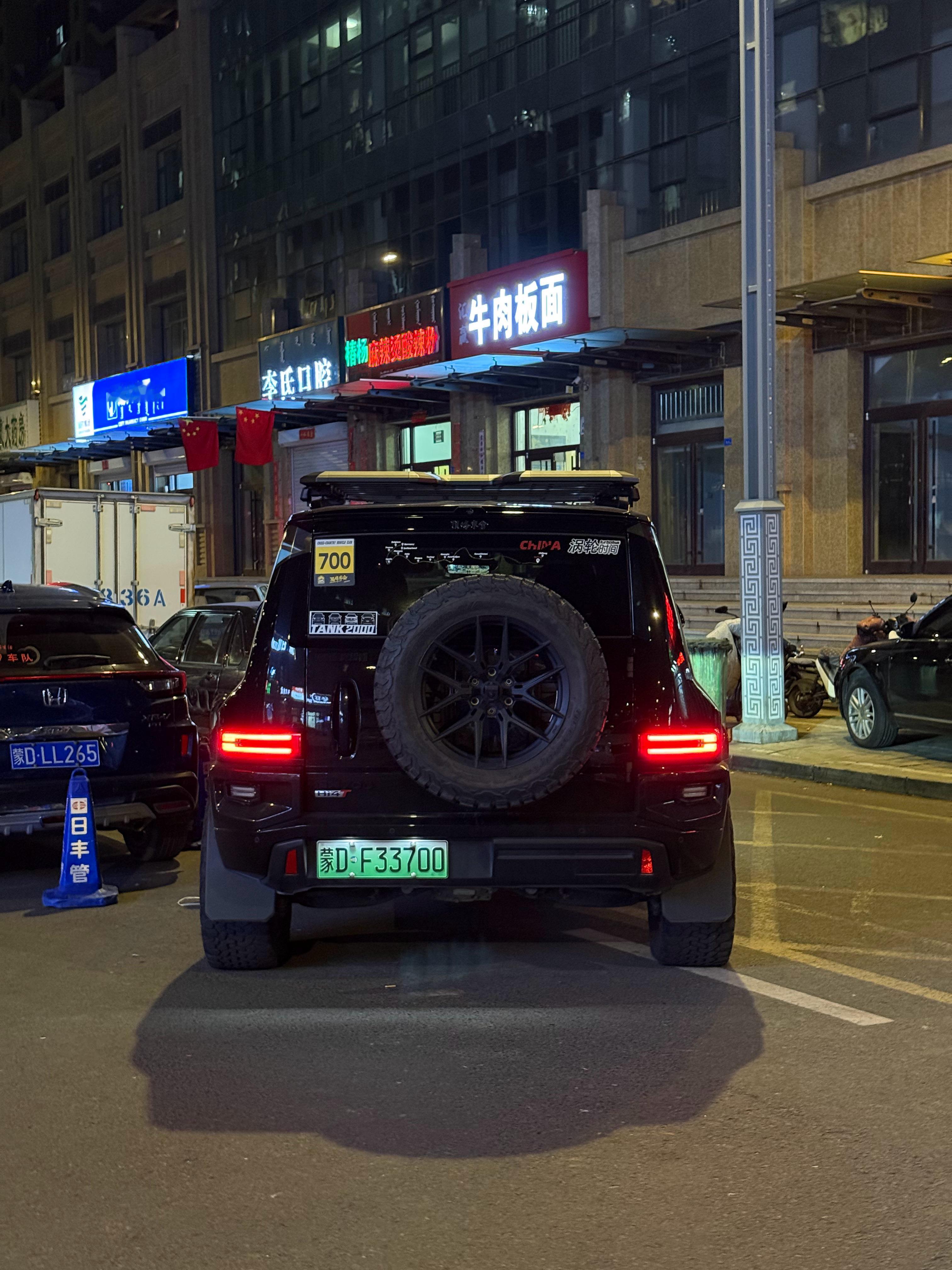 700装行李架，感觉不如秃顶好看呢​​​