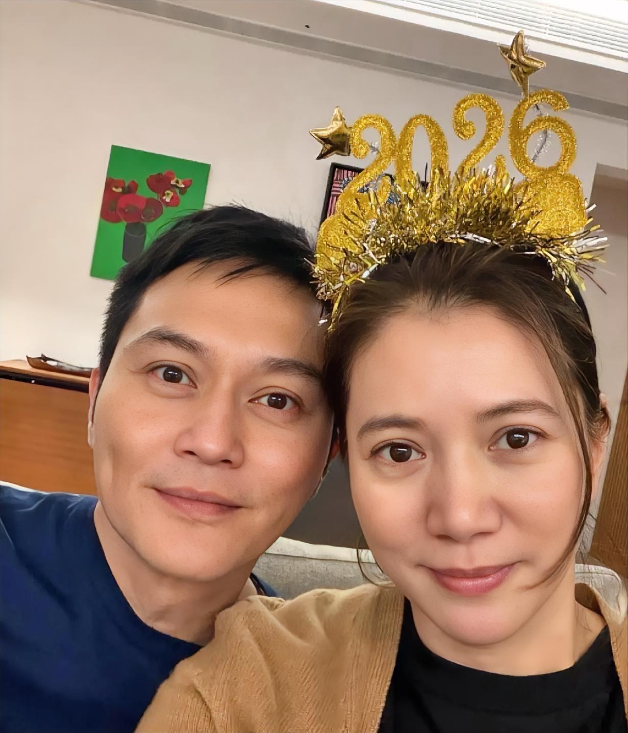 别再夸袁咏仪真性情了，她的婚姻，全靠心机。没人看出来，袁咏仪和张智霖的神仙